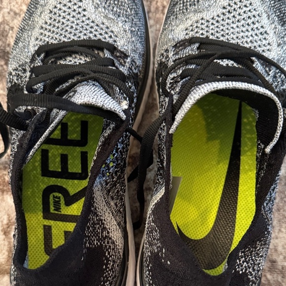 Nike fly knit Black and Gray Knit Running Shoes - Picture 6 of 6